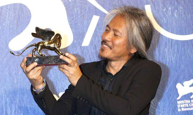 Lav Diaz mit dem Goldenen L�wen f�r den besten Film Ang babaeng humayo The Woman Who Left beim Pre