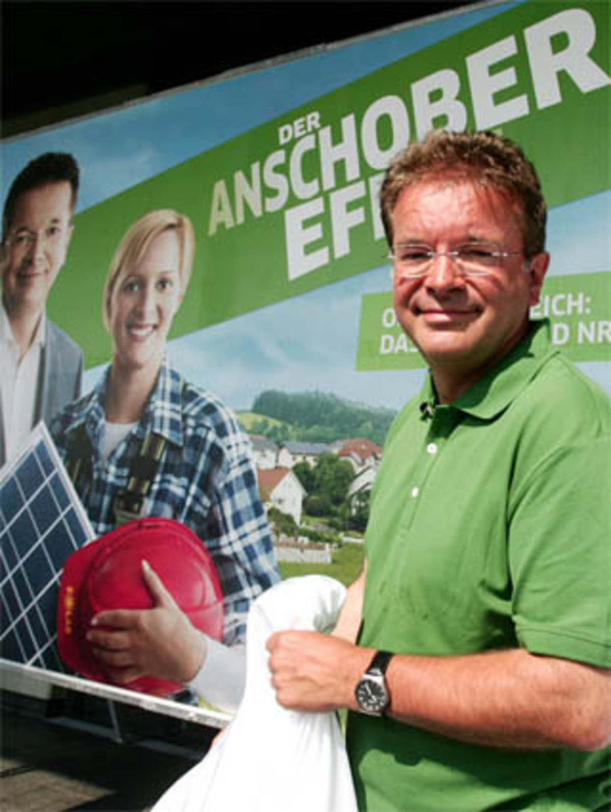 Die Grünen wollen mit dem "Anschober-Effekt" Stimmen gewinnen. Damit sollen die Erfolge von Spitzenkandidat und Landesrat Rudi Anschober angepriesen werden: etwa "14.500 Öko-Jobs geschaffen!" oder "Oberösterreich: Das Solarland Nr. 1".