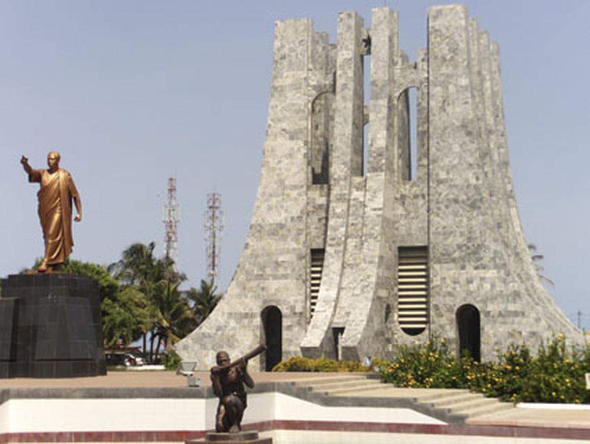 Die Börse in Accra, der Hauptstadt von Ghana, steht laut "Handelsblatt" für Extreme.An manchen Tagen wird gar nicht gehandelt, manchmal liegt der Börsenumsatz gerade einmal bei 10.000 US-Dollar. Entsprechend groß sind dann die Ausschläge, in die eine wie die andere Richtung.