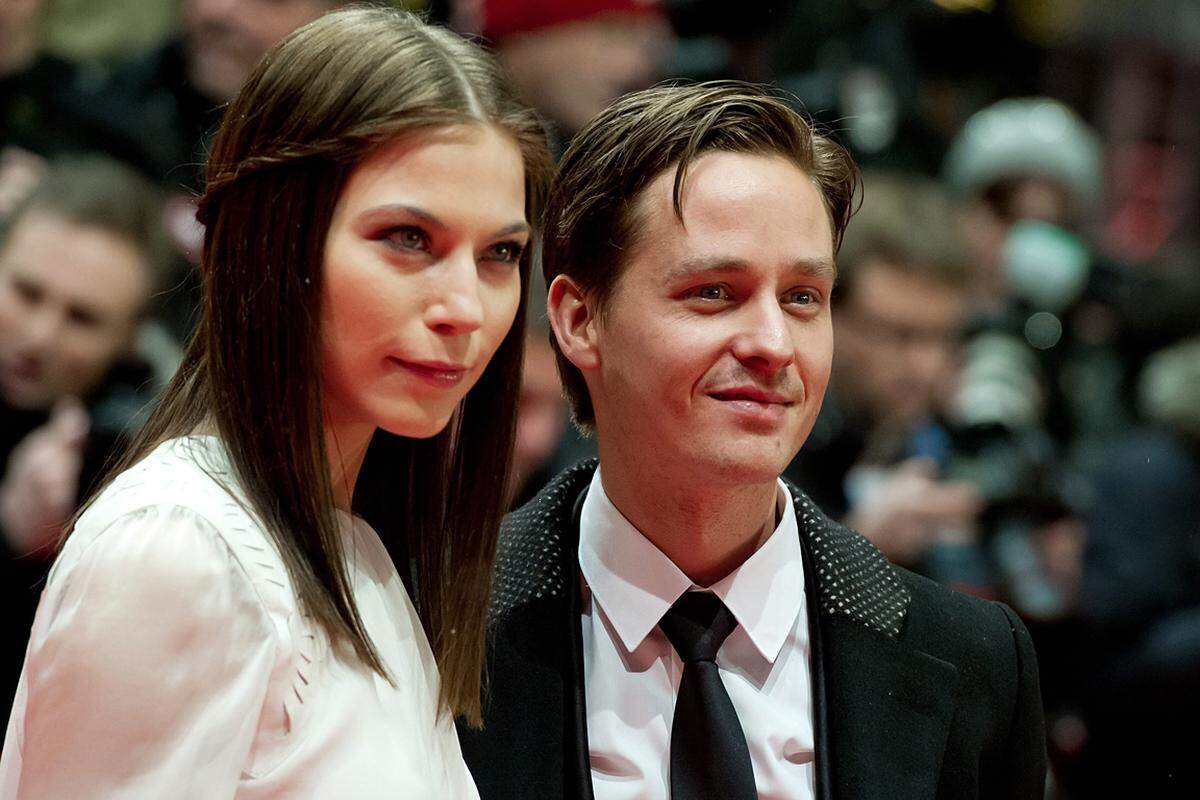 Die Schauspieler Nora von Waldstätten und Tom Schilling.