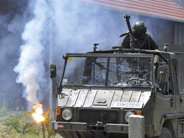 Mobile Unterstützung mit dem Gefechtsfahrzeug "Pinzgauer".