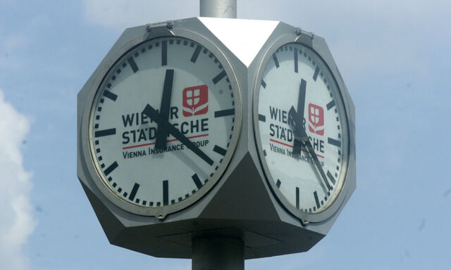 Seit zehn Jahren gehören die neuen Würfeluhren zum Stadtbild.