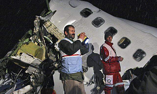 Iranisches Passagierflugzeug abgestuerzt Tote