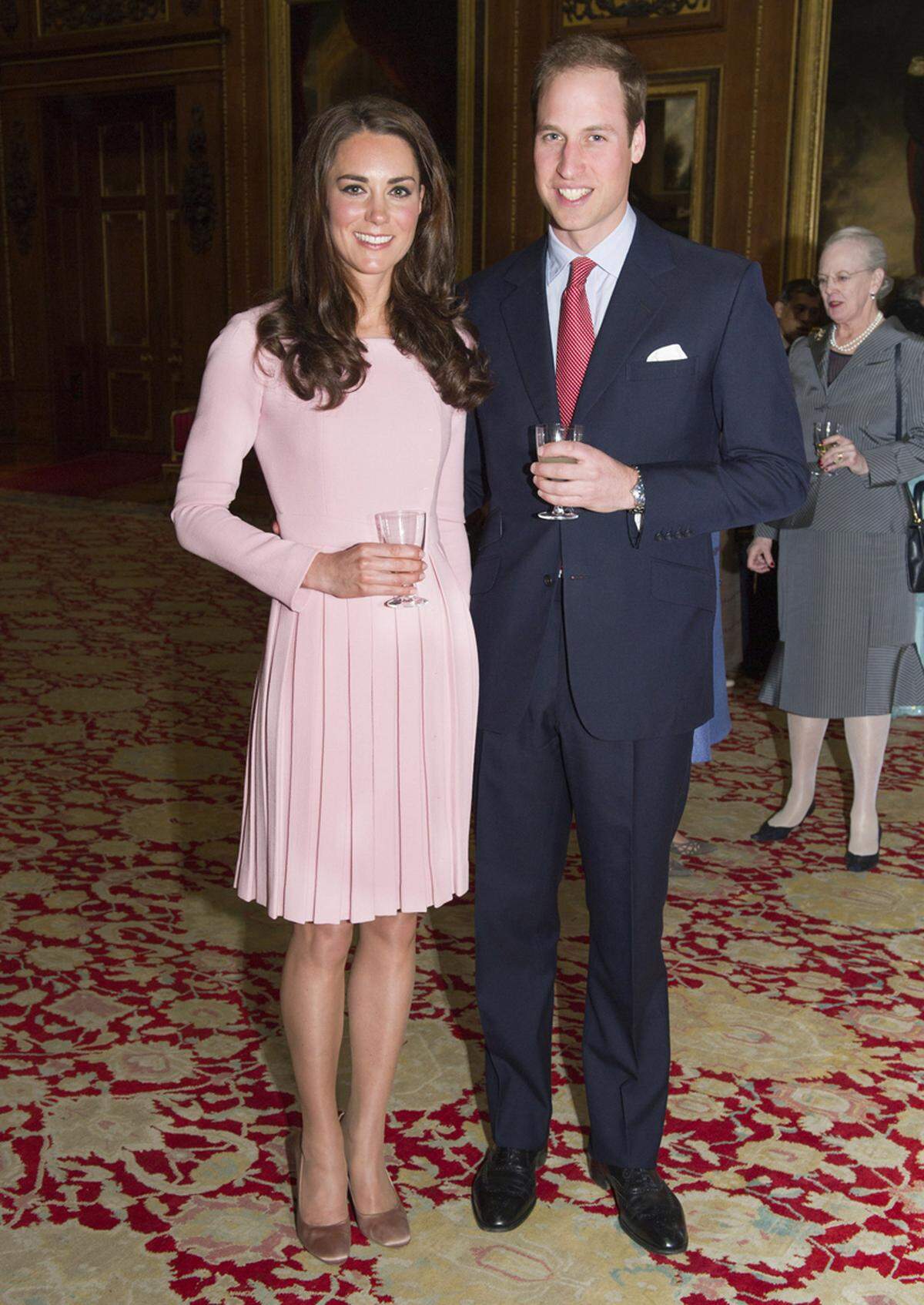 Unterstützung aus den eigenen Reihen erhielt Queen Elizabeth von Enkel Prinz William und Kate.