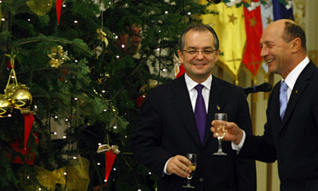 Ministerpräsident Emil Boc (li.) hat nichts zu verschenken.