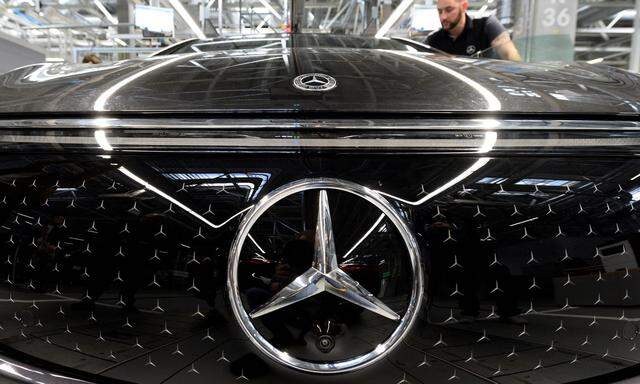 Der deutsche Autobauer Mercedes-Benz hat weiter Ärger mit möglicherweise fehlerhaften Kraftstoffpumpen. 
