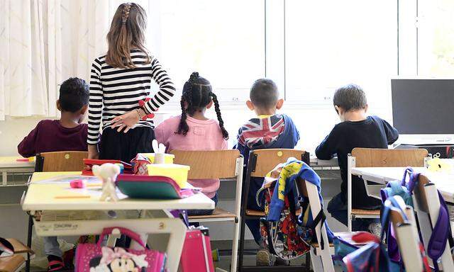 Rund 15.000 Kinder mit Deutschförderbedarf werden die Sommerschulen besuchen. Für ihre Eltern gibt es seit dieser Woche Elternkurse.