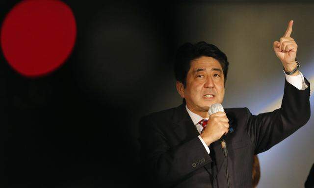 File photo of Japan´s Shinzo Abe delivering a speech atop a campaign van in Tokyo