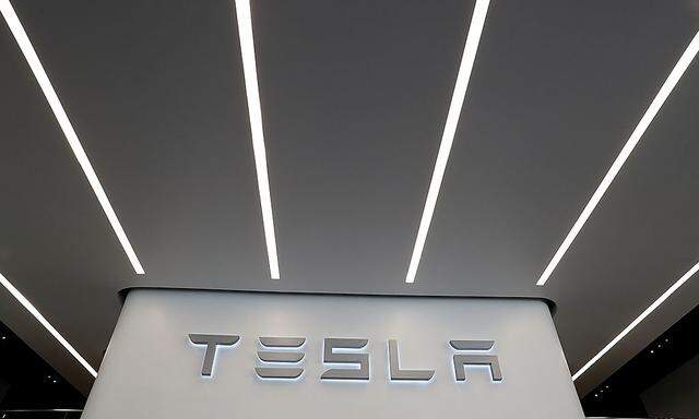 US-TELSA-OPENS-NEW-FLAGSHIP-STORE-IN-SAN-FRANCISCO