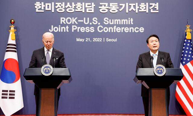 US-Präsident Joe Biden mit dem neuen südkoreanischen Präsidenten Yoon Suk Yeo.