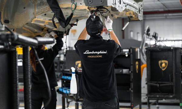 Der italienische Luxusauto-Hersteller fährt sein eigenes Projekt für die Produktion eines vollelektrischen Sportwagen hoch. 