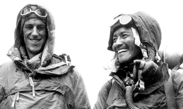 Sir Edmund Hillary und Tenzing Norgay standen am 29. Mai 1953 als Erste auf dem Mount Everest. Jahrzehnte später folgten Karawanen.