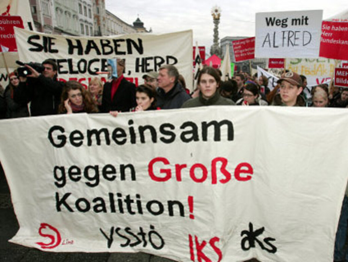 Bei der letzten Nationalratssitzung vor der Wahl beschlossen SPÖ, Grüne und FPÖ am 24.9. das Aus der Studiengebühren.Gebührenbefreit sind Österreicher und EU-Bürger, die innerhalb der Mindeststudiendauer plus zwei Toleranzsemestern studieren. Wer länger braucht, muss 363,36 Euro pro Semester zahlen, es gibt aber zahlreiche Ausnahmen.