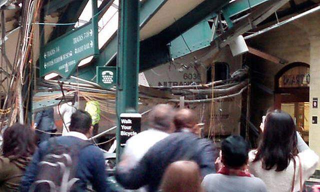 Im beschädigten Bahnhof von Hoboken, New Jersey.
