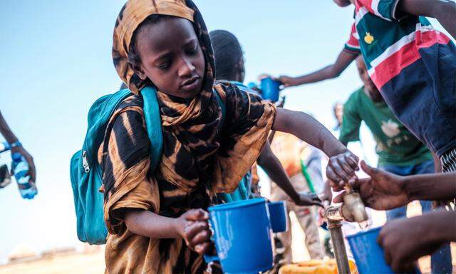 Sauberes Trinkwasser ist für viele Kinder in Afrika keine Selbstverständlichkeit.