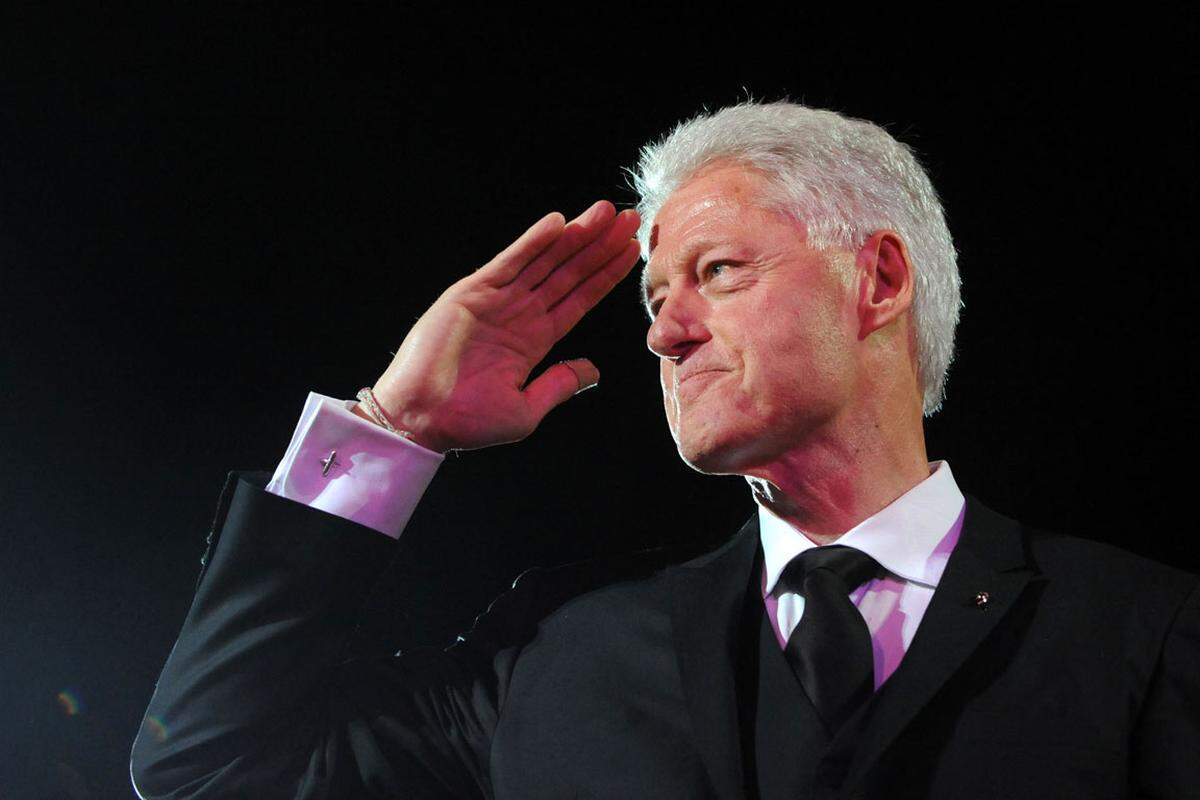 ... sowie der ehemalige US-Präsident Bill Clinton wieder. Bei der Veranstaltung wird ein Golf-Turnier mit ihm versteigert.