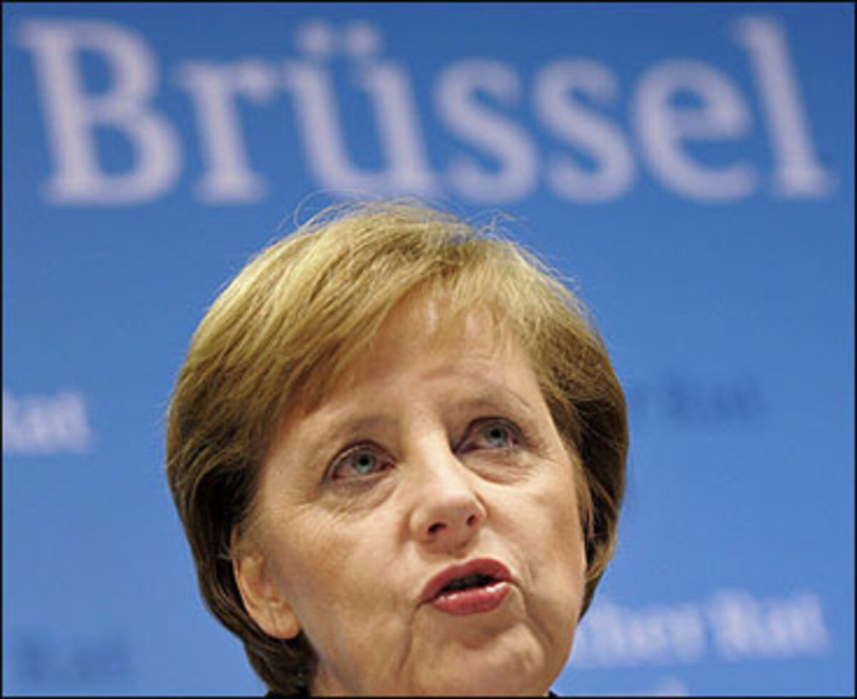 17. Dezember 2005: Bei ihrem ersten EU-Gipfeltreffen in Brüssel überrascht Merkel ihre Kritiker mit viel Verhandlungsgeschick im Finanzstreit der Gemeinschaft. International wird ihr gratuliert. Deutschland hingegen murrt: Künftig muss die Bundesrepublik zwei Milliarden Euro mehr in die Kassen der EU zahlen.