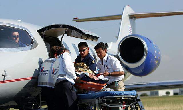 Für Reiseversicherer ist Versorgen und Rückholen von Erkrankten und Verunfallten Alltag: Etwa mit dem Ambulanzjet. 