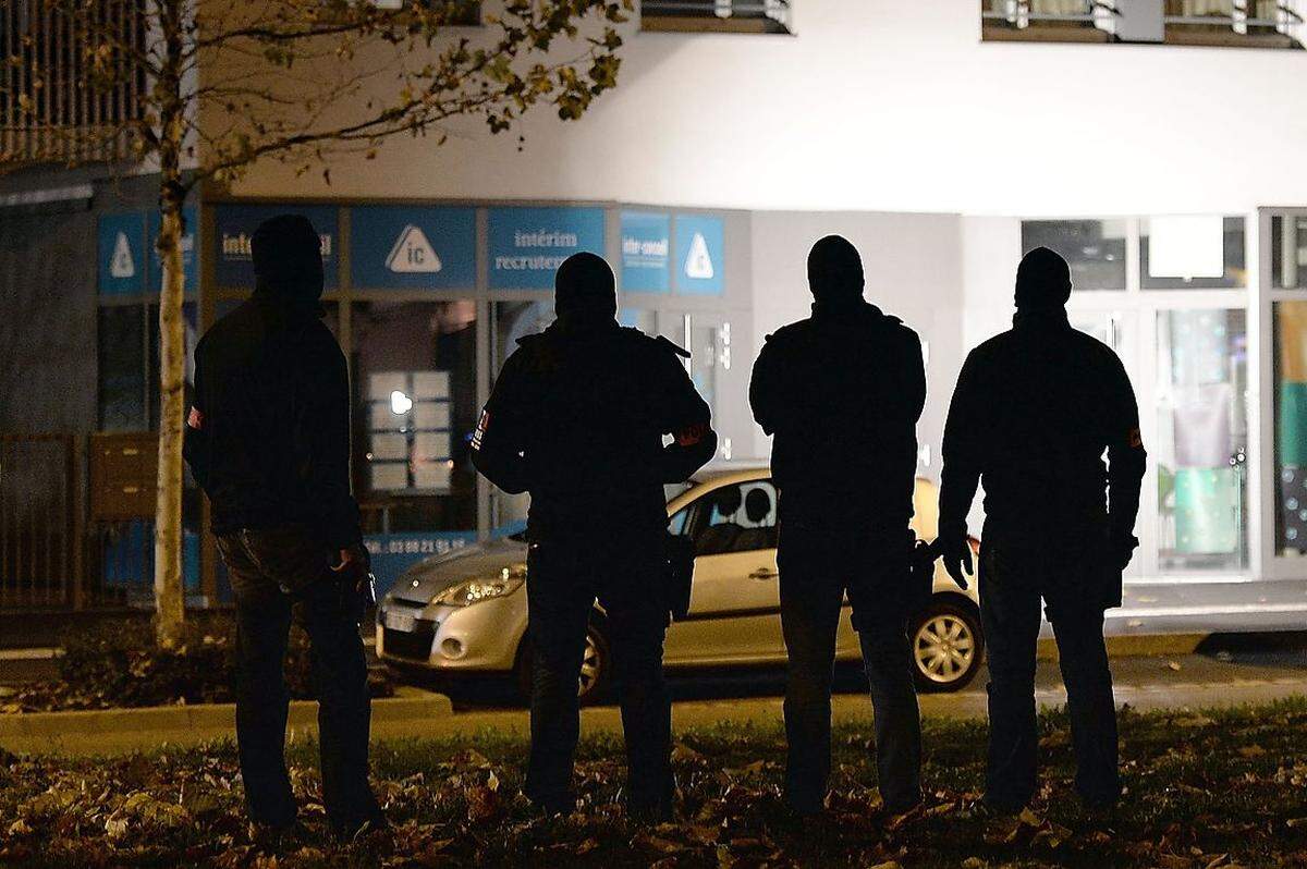 In der Nacht von Montag auf Dienstag führte Frankreichs Polizei eine Durchsuchung in Straßburg durch - es war ein Fehlalarm: Anrainer hatten geglaubt, Saleh Abdeslam in der Wohnanlage gesehen zu haben.