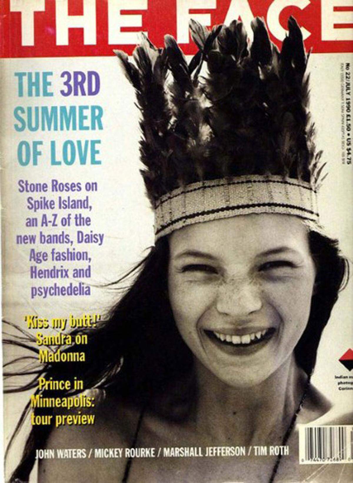 Am 16. Jänner 1974 wurde Kate Moss in Croydon, Südlondon geboren. Die Eltern, Linda und Pete Moss, ließen sich scheiden, als sie 13 war. Sie hat einen jüngeren Bruder sowie einen Halbbruder und eine Halbschwester. 1988 wurde sie am JFK-Flughafen in New York von Modelagentur-Gründerin Sarah Doukas entdeckt. Ihr erstes Cover hatte sie auf dem mittlerweile eingestellten Magazin "The Face", für das sie gleich oben ohne posieren musste.