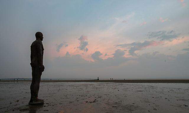 Emotionsbefreit: Eine Statue am Crosby beach in Merseyside.