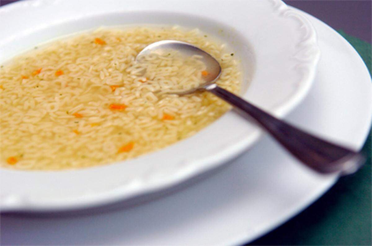 Mit dem Schweiß abgesonderte Mineralstoffe lassen sich durch Suppen oder Brühen wieder zuführen.