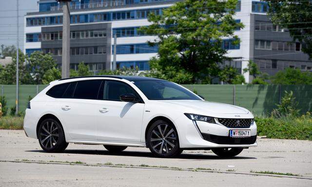 Eine elegante Erscheinung auf Österreichs Straßen und Beispiel dafür, dass Kombis auch schön sein können: Der Peugeot 508 SW.