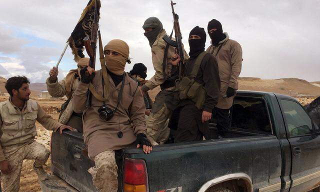 Die al-Nusra-Front ist der al-Qaida-Ableger in Syrien: Sie gibt sich mitunter gemäßigter als der IS-Konkurrent.