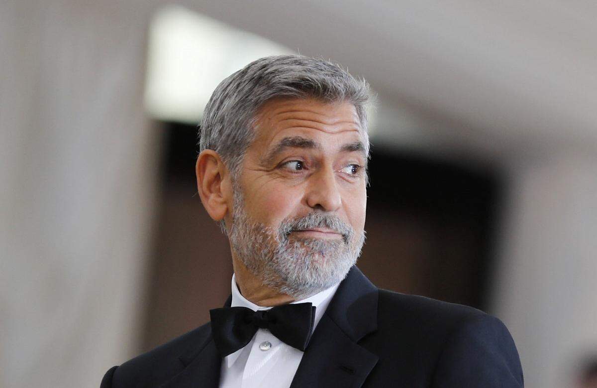 Der britische Alkoholproduzent Diageo kaufte das Tequilaunternehmen Casamigos, das George Clooney zusammen mit Rande Gerber und Mike Meldman gründete, für 700 Millionen Dollar. Damit schafft es der 57-Jährige auch ganz ohne gut bezahlte Filmrollen in die Liste.