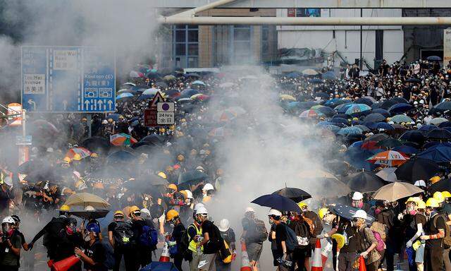 Der Bereich rund um das Regierungsviertel war voller Demonstranten und Tränengas-Wolken.