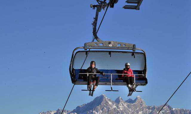 WINTERSPORT / SKIFAHREN / BERGE