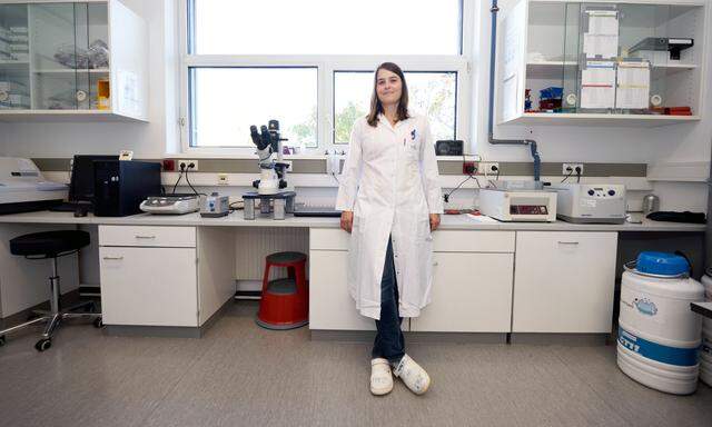Zellkulturen und Chemie statt Versuchskaninchen und Laborratten, das ist das Ziel von Elisabeth Mertls Forschung.