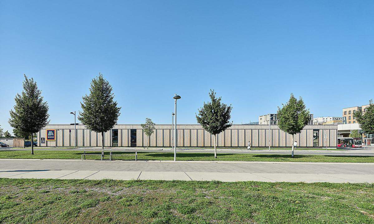 Beeindruckt gab sich die Jury auch von der Hofer Filiale in der Seestadt Aspern. Für die Architektur zeichneten Malek Herbst Architekten verantwortlich.