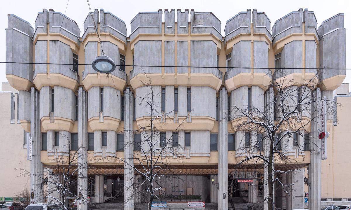 Das Projekt "SOS Brutalismus" wurde im Oktober 2015 gestartet, eine gemeinsame Initiative des Deutschen Architekturmuseums (DAM) in Frankfurt und der Wüstenrot Stiftung. Das Ziel: Bewusstseinsbildung für den Denkmalcharakter der "brutalistischen" Bauten. Wie etwa das Hotel Rus in St. Petersburg.