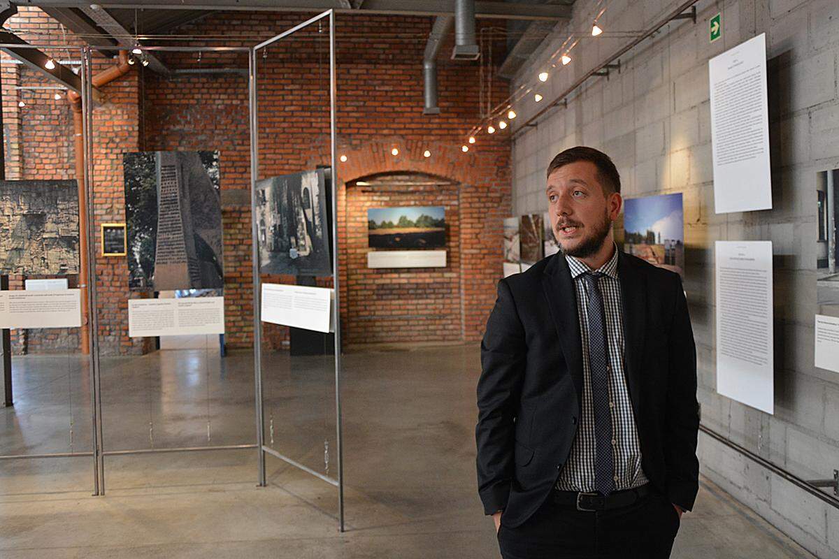 Optimistisch ist auch Jakub Nowakowski, Museumsdirektor aus Krakau: "Polnische Juden sind heutzutage stolz auf ihre Identität. Zum ersten Mal sieht man, vor allem bei den Jungen, dass sie sich nicht fürchten, Jude zu sein".Stereotypen gäbe es aber weiterhin, so Nowakowski. Diese basieren auf fehlendem Wissen und Bildung.