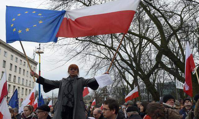 „Wir wollen polnisches Recht anstelle von Kaczyński-Recht“, skandierten Demonstranten.