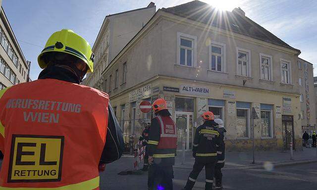 Die Bauarbeiten an dem Haus im 15. Bezirk können vorläufig nicht fortgesetzt werden. 