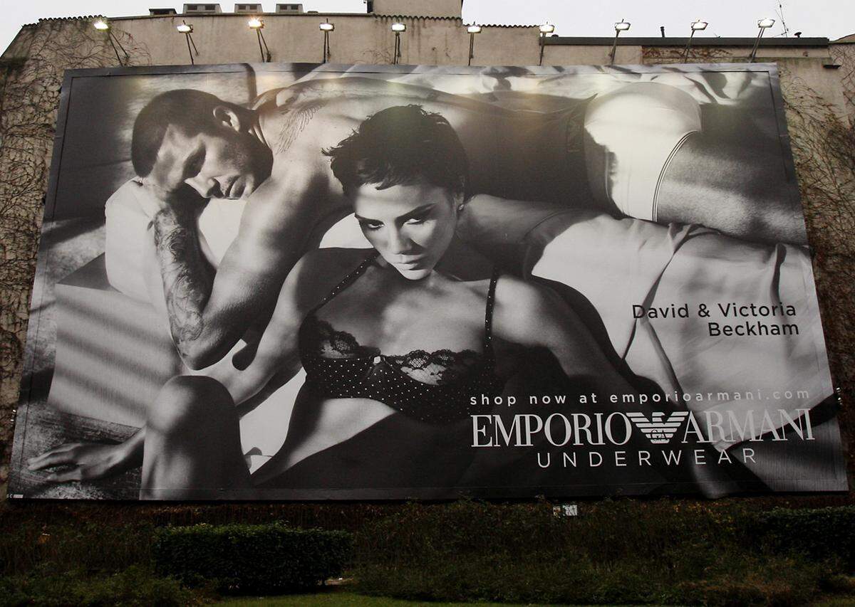 Erfahrung als Model konnte er schon sammeln. Schließlich war er 2009 für Armani mit Ehefrau Victoria auf riesigen Plakaten zu sehen.