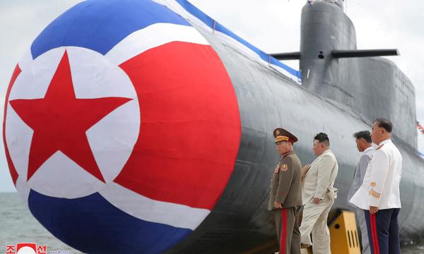 Der nordkoreanische Staatschef Kim Jong Un nimmt an einer Eröffnungszeremonie teil.