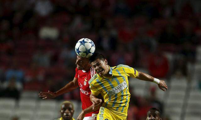 Benfica´s Andreas Samaris (L) fights for the ball with Astana´s Georgi Zhukov during their Champion League Group C soccer match at Luz stadium in Lisbon