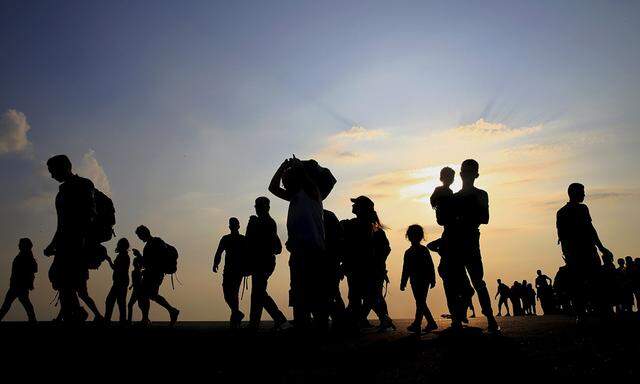 Machen Flüchtlinge falsche Angaben zu ihrer Person, könnten bald strengere Strafen drohen.