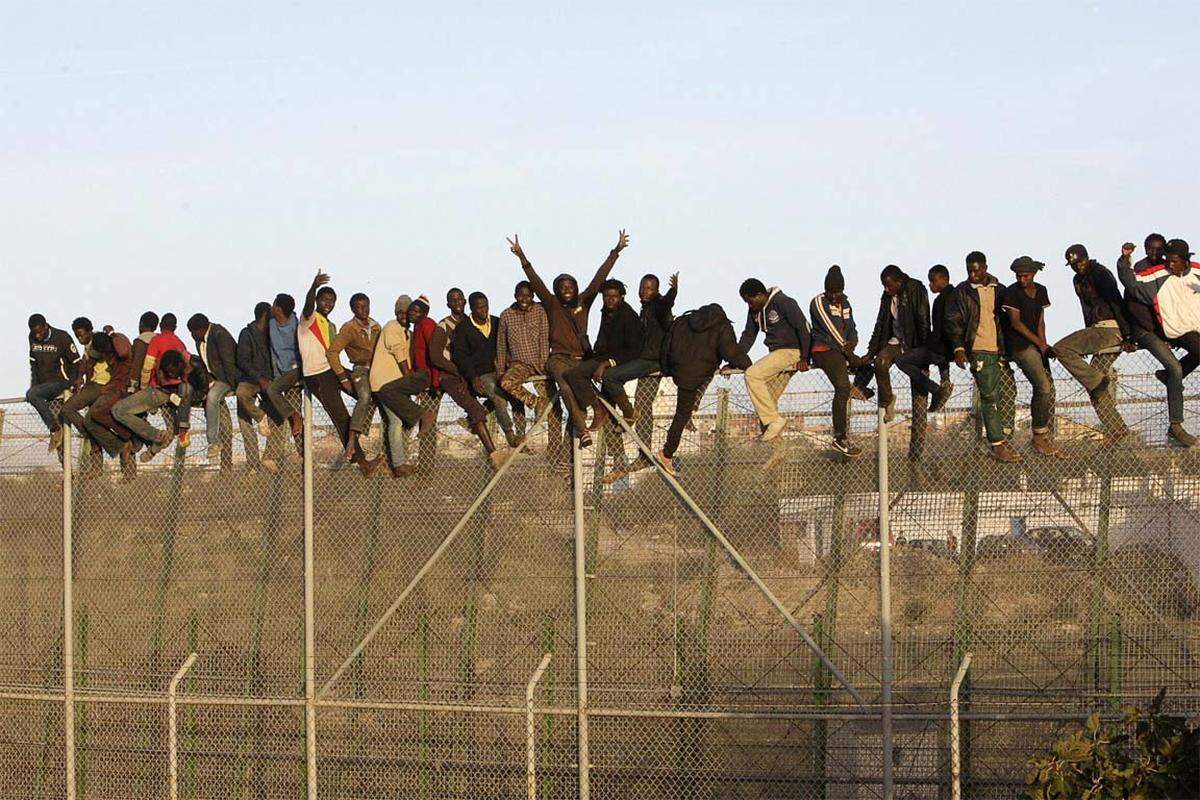 Diese afrikanischen Flüchtlinge versuchen, die spanische Exklave Melilla an der Mittelmeerküste zu erreichen.