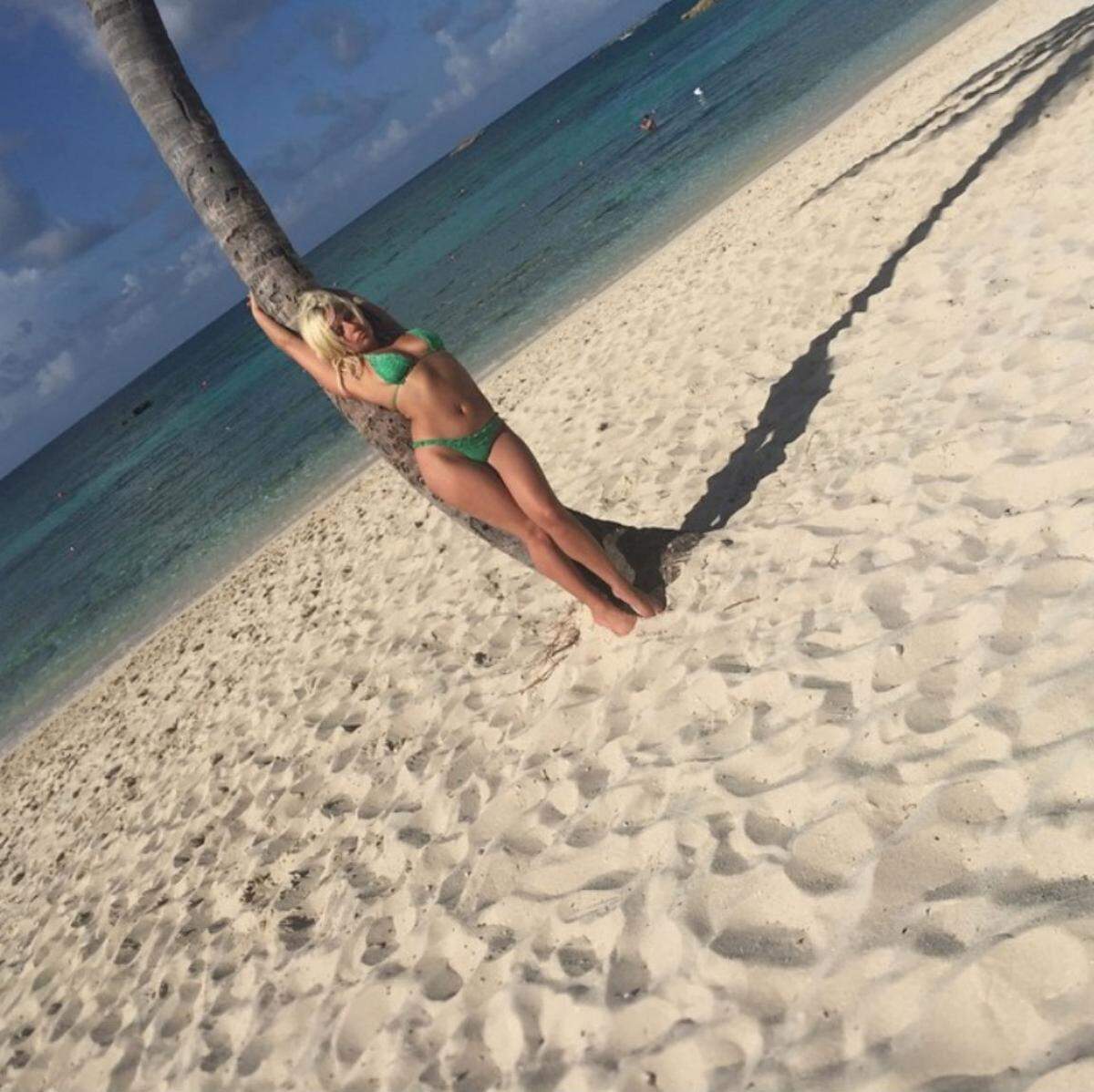 Lady Gaga spielt Meerjungfrau auf den Bahamas.