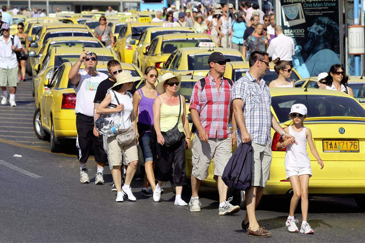 Taxis sind in Griechenland hauptsächlich in der Hand einzelner Fahrer, es gibt keine Taxiunternehmen.