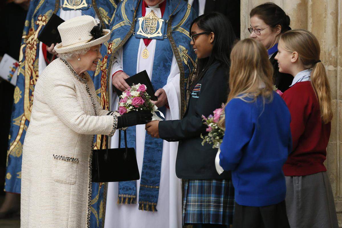 Königin Elizabeth II. (88) und ihre Familie haben mit einem Gottesdienst den jährlichen Commonwealth-Tag gefeiert.