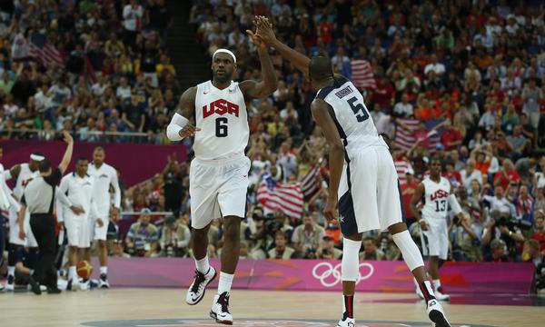 Gemeinsames Spektakel auf der ganz großen Bühne: LeBron James und Kevin Durant geben bei Olympia wieder ein amerikanisches Dream Team.