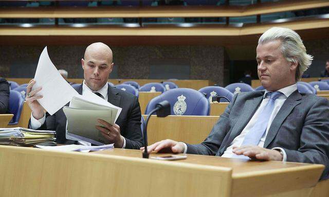 Ein Archivbild aus harmonischeren Tagen: Im April 2013 saßen van Klaveren und Wilders noch nebeneinander im niederländischen Parlament.