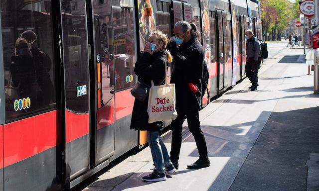 Die  Straßenbahnen verkehren weiter im normalen Takt. 