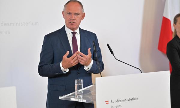 Innenminister Karner (ÖVP) bei der Pressekonferenz am Montag.