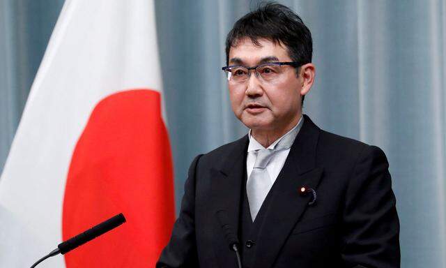 Justizminister Kawai bei einer Pressekonferenz in Tokyo.